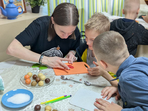 photo 5352785516325179699 y.jpg