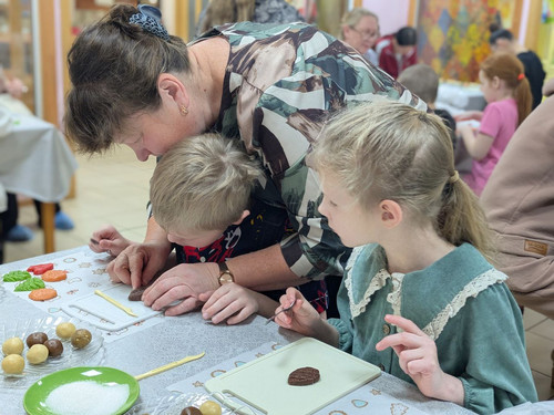 photo 5352785516325179692 y.jpg