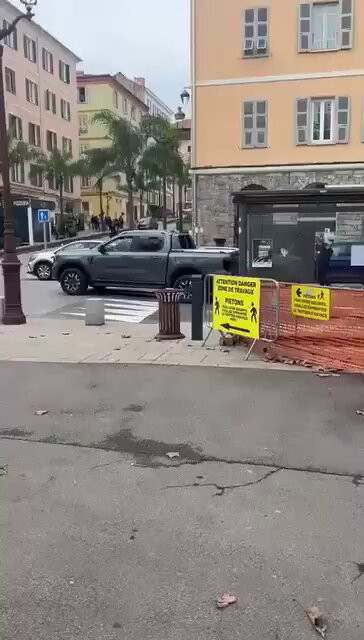 yi6ZSW10 xYZYFxc.jpg