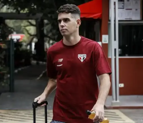 Torcedores do São Paulo reagem com indignação à temporada insatisfatória de Oscar; confira as críticas