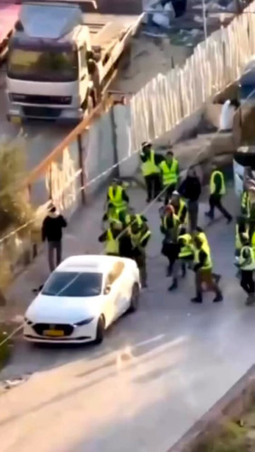 rT9r5UXs3SQ mQdq.jpg