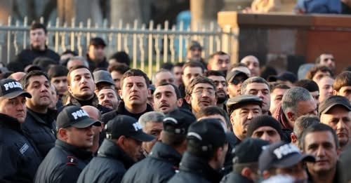 10884393197631297543?url=https%3A%2F%2Fwww.aravot.am%2Fwp content%2Fuploads%2F2025%2F12%2FEjmiatsin .jpg
