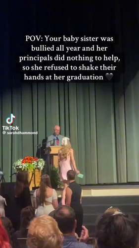 Ox 8CfGqKkN1eY7D.jpg