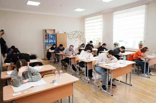 G8x3w8uXIAAEryv.jpg