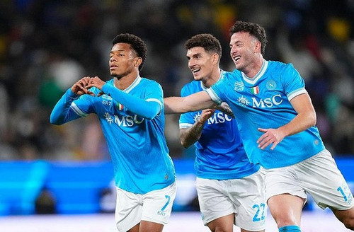 David Neres Napoli .jpg