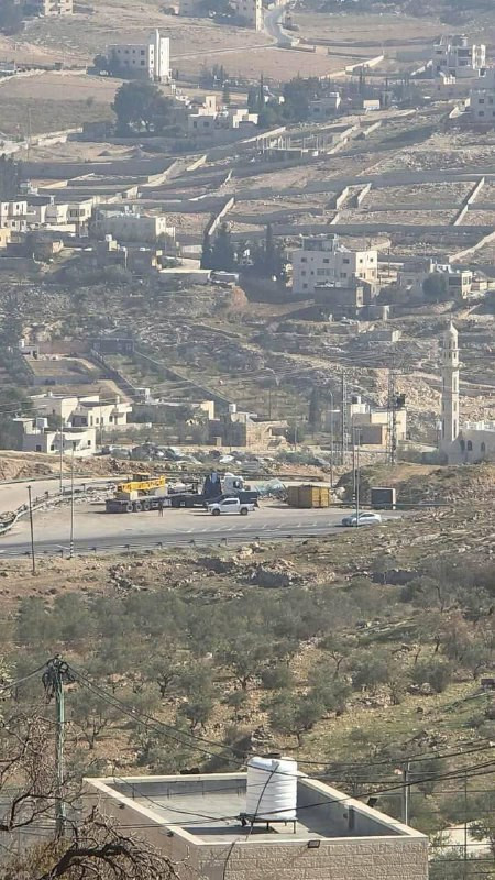 تم تركيب بوابة جديدة عند مدخل زعترة على طريق رأس الواد في قضاء بيت لحم...