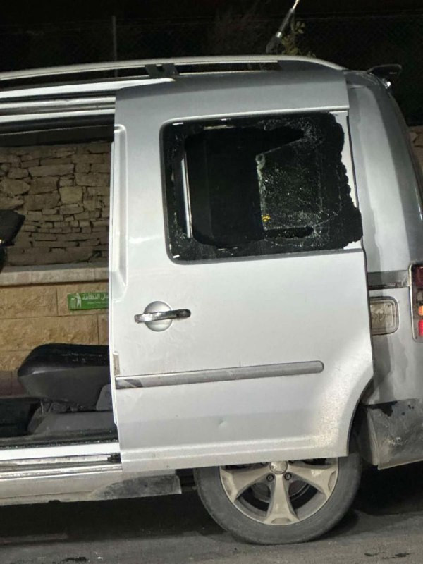 المستوطنون يطلقون النار تجاه مركبة فلسطينية ويهاجمون أخرى بالحجارة قرب قرية مراح رباح جنوب بيت لحم....