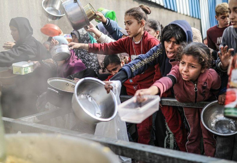 وكالة الأونروا: لا تزال الأوضاع مزرية والاحتياجات الإنسانية هائلة في غزة، وتواصل العائلات مواجهة معاناة شديدة نتيجة النقص الحاد في الغذاء والدمار واسع...