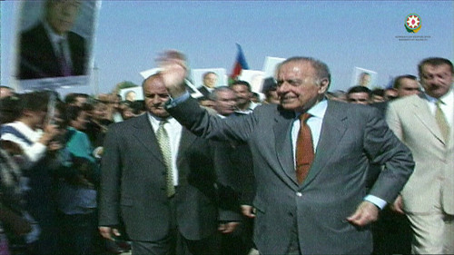 p7u8UDMLmX UMQtY.jpg