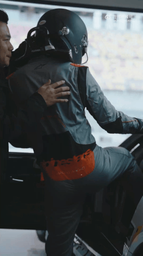 0073EJeKgy1i8l3gn8p1jg30k00zk4qw.gif