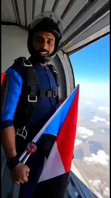 IqdPh9VRZKzB YH9.jpg