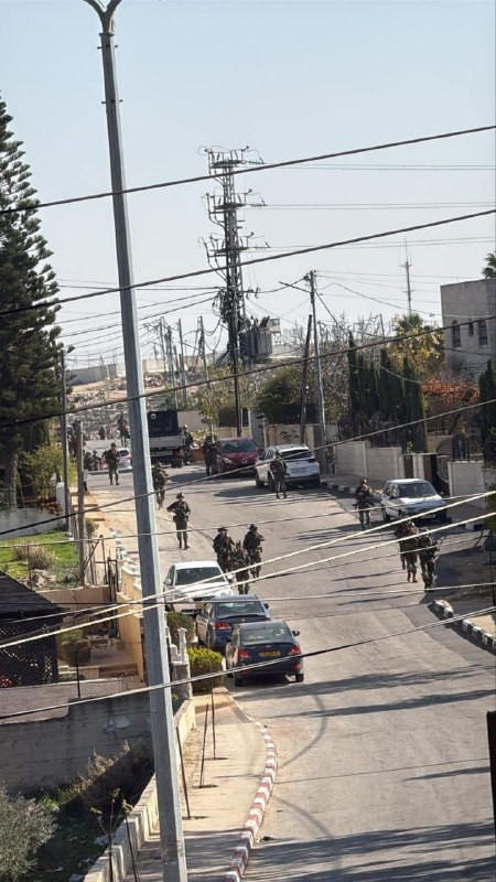 قوة كبيرة من جنود الاحتلال تقتحم مدينة البيرة وسط الضفة....