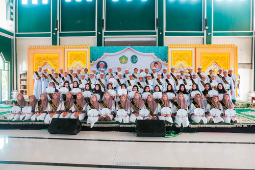 Wisuda Ekstra Tahsin & Tahfidz Al Qur`an.jpg