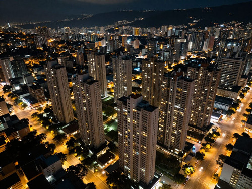 ZuInc83FZqv3FCkGkBg4 0 4bqyp.jpg