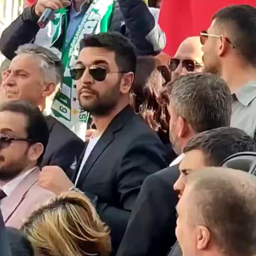AVDnTidaoBYqEs4J.jpg