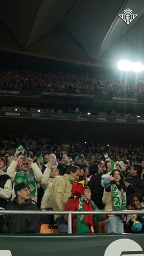 scenes last night at the villamar%C3%ADn as betis held their v0 c2NxYXZxdXYzcjhnMSFByT1IJlFvcpcYulTt.jpg