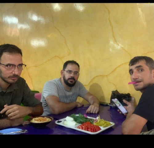 G8zsAkSWsAA4dar.jpg