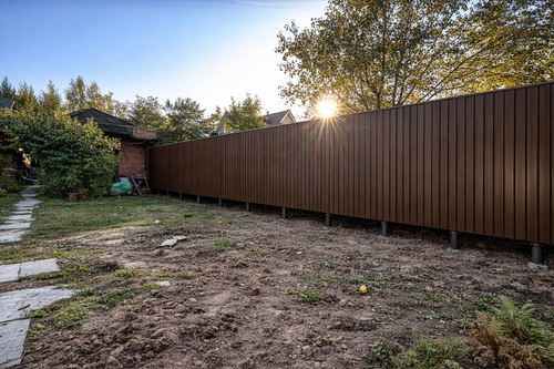 под дерево на сваях.png