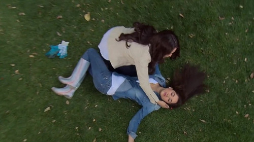 Amores verdaderos Ep 75 Sherlyn faint 1.jpg