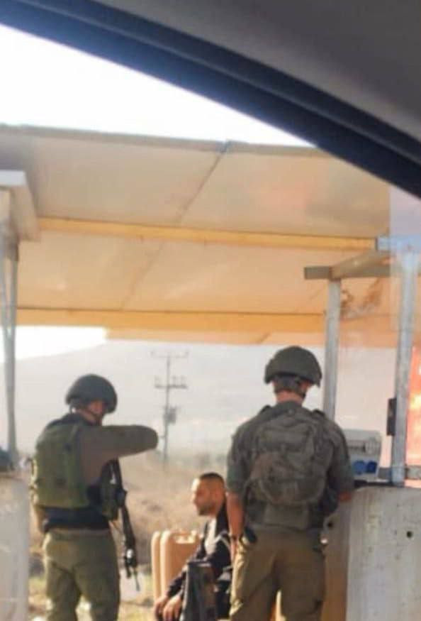 اعتقلت قوات الاحتلال الشاب مؤيد الشيخ يوسف أثناء مروره على حاجز عورتا جنوب نابلس....