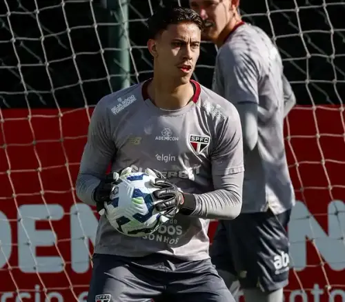 Goleiro formado no São Paulo, novo reforço do Botafogo-PB, promete agitar o mercado local
