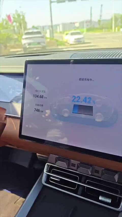 0tFtloHgs9XqGVLl.jpg