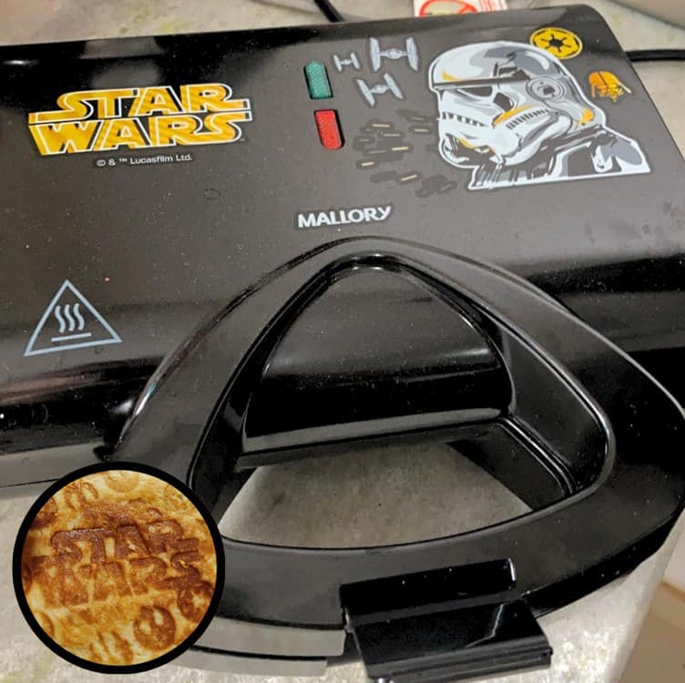Sanduicheira Elétrica Mallory Star Wars Empire Plates – Superfície Antiaderente, Luzes LED, Alça com Toque Frio, Trava de Segurança