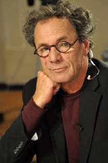 توفي الممثل والمخرج الفلسطيني الكبير محمد بكري عن عمر يناهز 72 عاما، بعد مسيرة فنية حافلة بالإنجازات، نقل خلالها معاناة الشعب الفلسطيني....