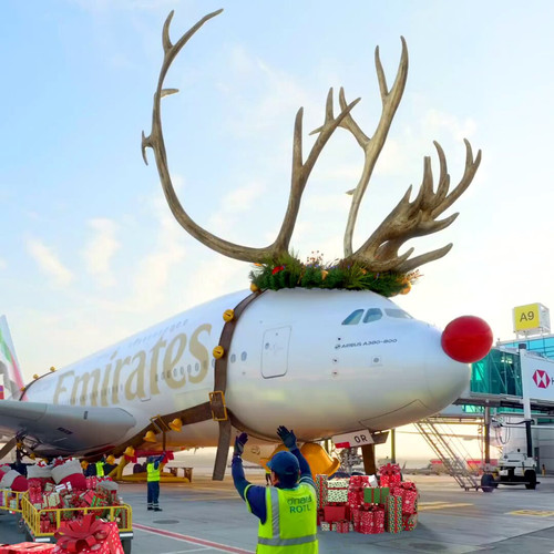 M1Yi0nudB3v ey1m.jpg