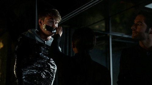 Lucifer.S02E01.Everythings.Coming.Up.Lucifer.1080p.BluRay.CZ EN.DD+5.1.x265 My.mkv 20251224 091348.1