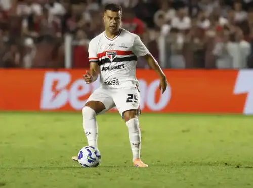 Alisson em destaque: torcedores criticam desempenho "ruim" do goleiro pelo São Paulo