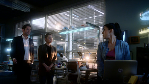 Lucifer.S03E01.They're.Back.Again,.Aren't.They.1080p.BluRay.CZ EN.DD+5.1.x265 My.mkv 20251224 093726