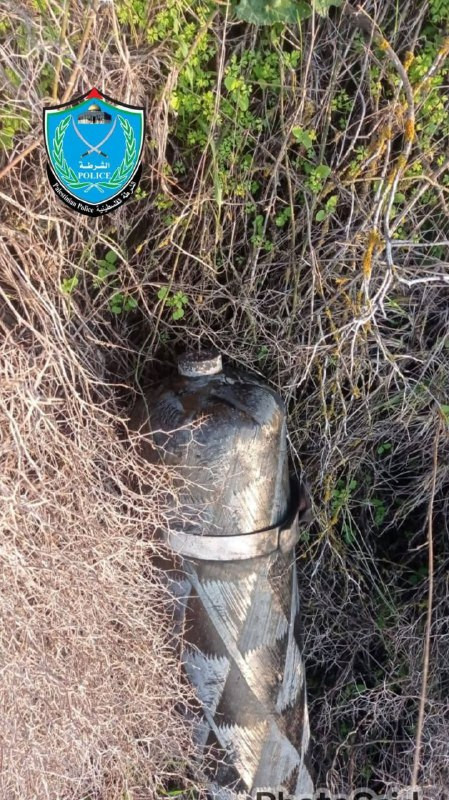 تعاملت وحدة هندسة المتفجرات اليوم مع جسم مشبوه عثر عليه احد المواطنين بقرية ياسوف شرق المحافظة.

وذكـرت إدارة الشرطة المجتمعية والإعلام بالشرطة، بأنه ...