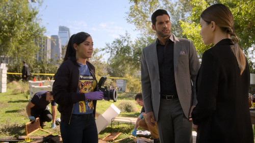 Lucifer.S04E01.Everythings.Okay.1080p.BluRay.CZ EN.DD+5.1.x265 My.mkv 20251224 100445.285