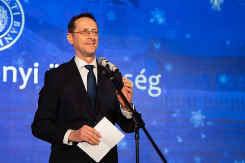 605093974 1443688927121012 2318489577650832354 n.jpg?stp=dst jpg s590x590 tt6& nc cat=101& nc cb=99b.jpg