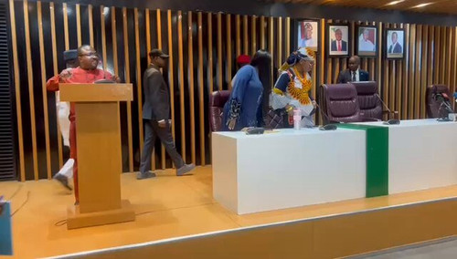 LbybM HTCnJXh98q.jpg