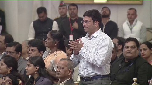 LmLr5x QjyyWn4Pb.jpg