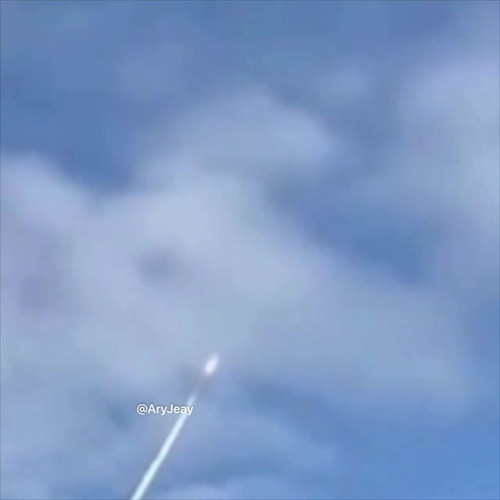 EyaG8RfwouBSZE2m.jpg