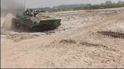 nMR8 QC8vULdEGgM.jpg