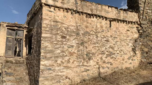 VG0FNAFjg Qs bou.jpg