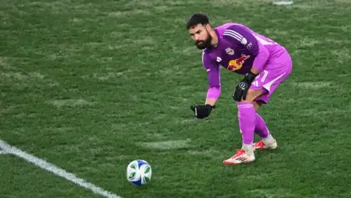 São Paulo confirma a contratação de Carlos Coronel, goleiro da seleção paraguaia, em meio a expectativas altas