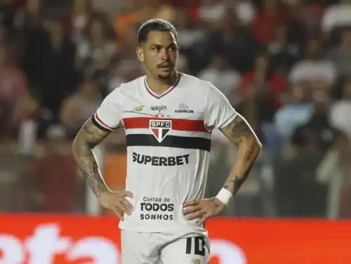São Paulo enfrenta dificuldades fora de casa: apenas 2 vitórias nos últimos 10 jogos da temporada
