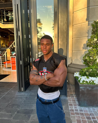 siahaartis 1684006285 3101992012283261373 2173074178.jpg