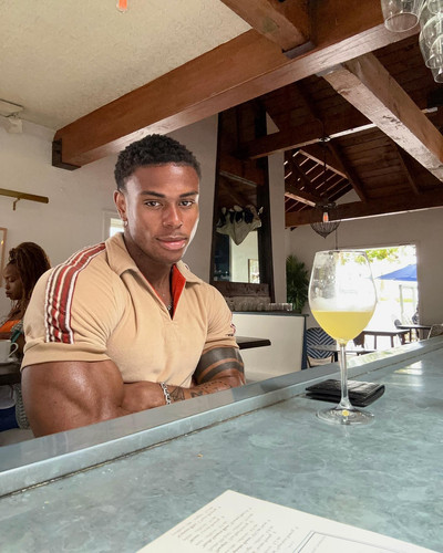 siahaartis 1685391271 3113610117217178791 2173074178.jpg