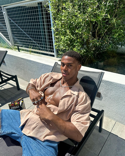 siahaartis 1687115150 3128071061052940286 2173074178.jpg