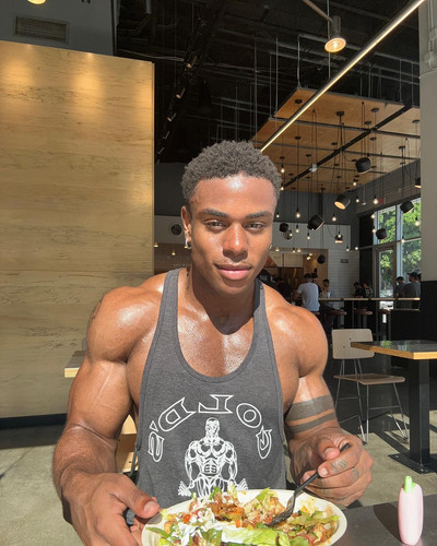 siahaartis 1692729789 3175170068690271798 2173074178.jpg