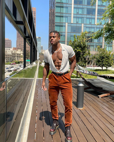 siahaartis 1618002591 2548312898843132381 2173074178.jpg