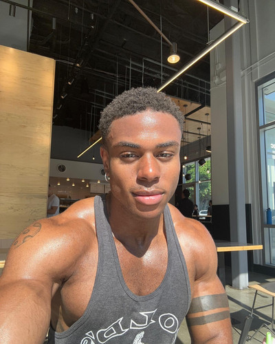 siahaartis 1692729789 3175170068690347450 2173074178.jpg