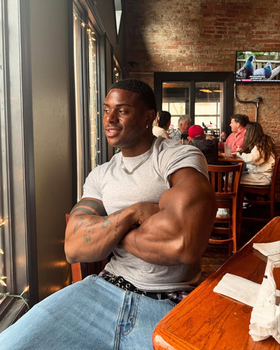 siahaartis 1743795970 3603544238274944980 2173074178.jpg