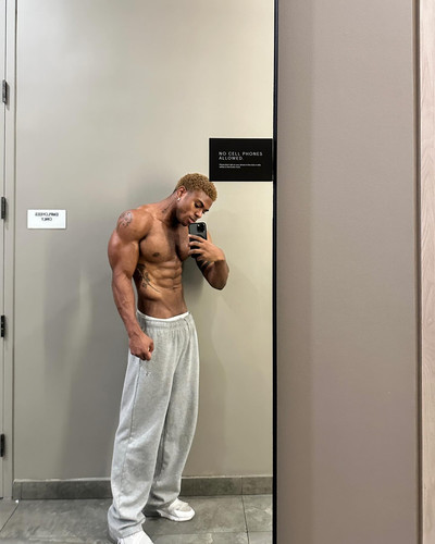 siahaartis 1700080417 3236831606057081949 2173074178.jpg